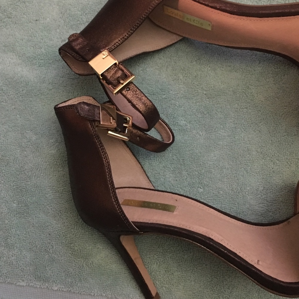 Shoes - Picture 3 of 4